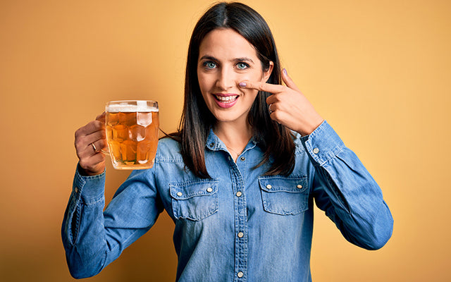 Alcohol en acne: kan drinken puistjes veroorzaken?