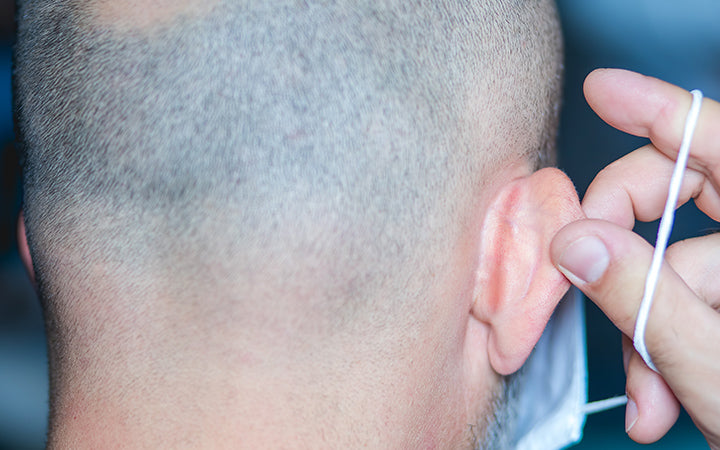 Droge huid achter de oren: oorzaken, behandeling & preventie