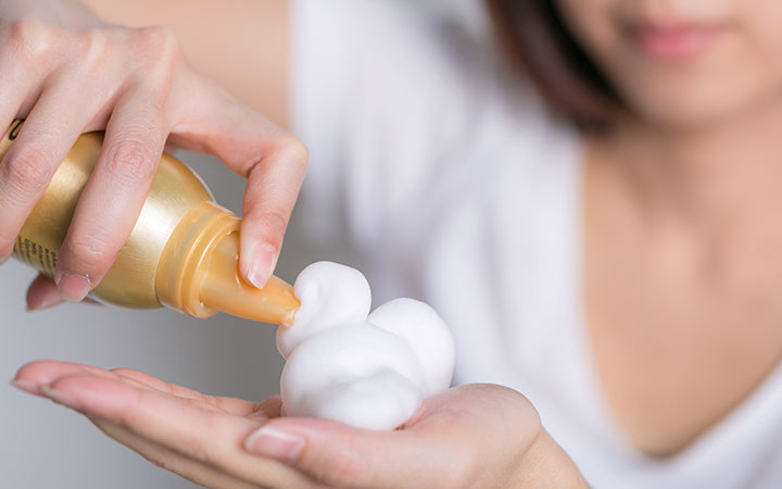 Haarmousse: Ingrediënten, Voordelen, Bijwerkingen &Hoe te gebruiken