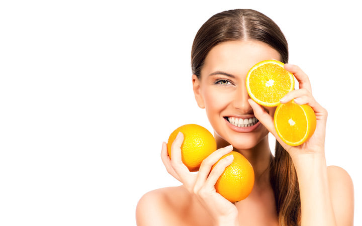 Waarom kun je vitamine C niet negeren in je huidverzorging?