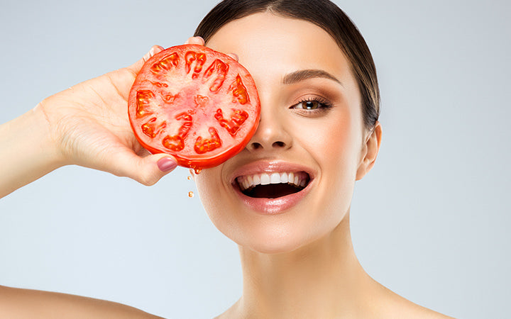 Kan het dagelijks aanbrengen van tomaat op het gezicht je huid ten goede komen?