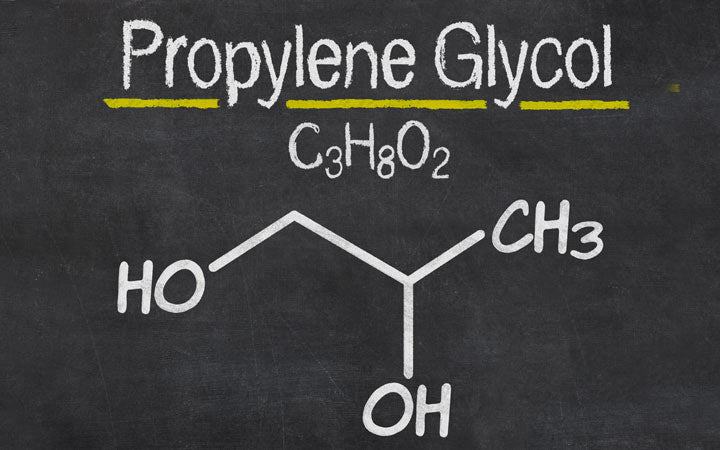 schoolbord met de chemische formule van propyleenglycol