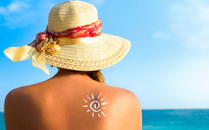 Hoe zorg je voor je huid in de zomer (14 manieren om te volgen)